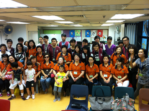 2011/2012 Mid-Autumn Festival Service – Elderly Visit in Sham Shui Po (September 2011)