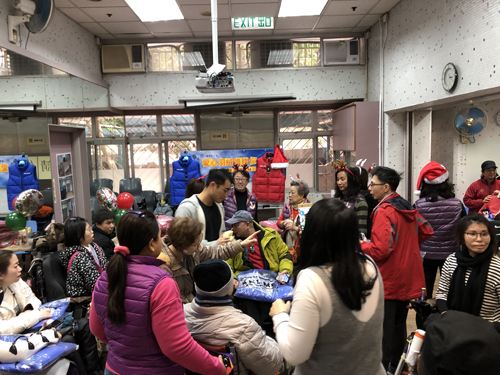 2018/2019 Distribute warm outfits to HKNMDA members (December 2018)